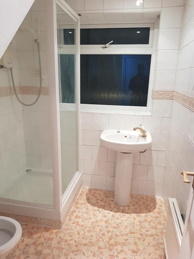 London Heathrow Villa West Drayton  Luaran gambar